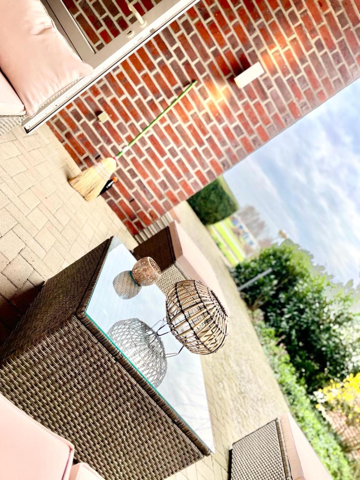 Seeliebe, 300 Meter Zum Wasser, Mit Terrasse Und Garten * Lembruch
