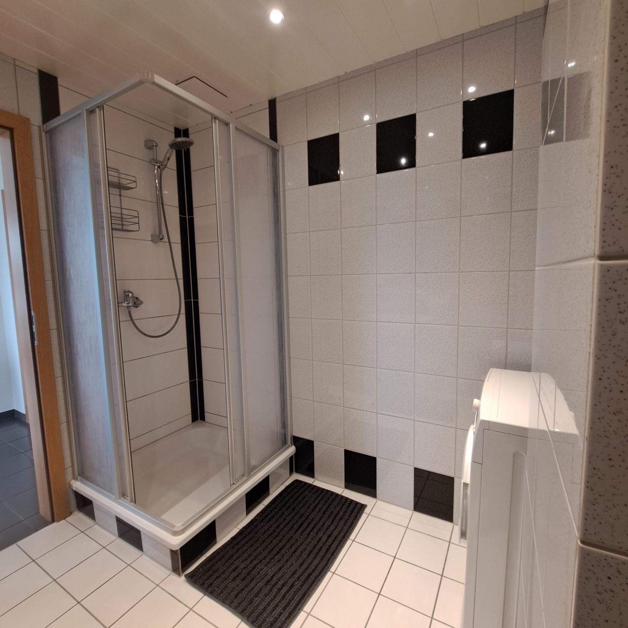 Seeliebe, 300 Meter Zum Wasser, Mit Terrasse Und Garten * Lembruch